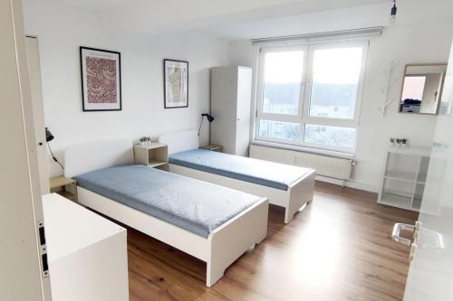 E1 Work-Ready Apartment -2 Rooms, Kitchen, Free Parking