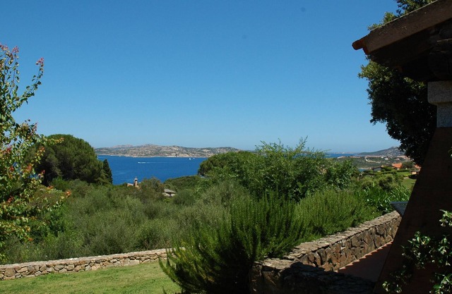 (E2C) Blue & green, sea view, terraces in Porto Rafael (PALAU)