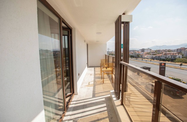 E87 Highway Otel