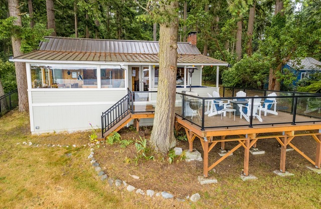 Eagle Beach Retreat by AvantStay | Waterfront Home