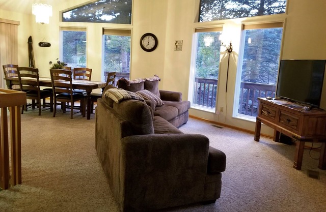 Eagle Cliff Cottage Sleeps 6 (20-NCD0244)