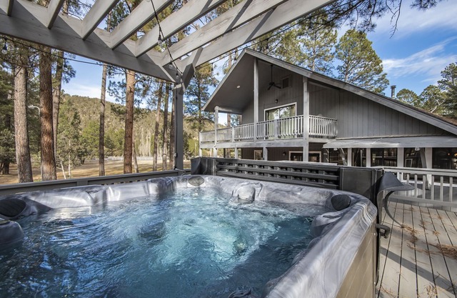 Eagle Creek Retreat | Park-Like Setting, Hot Tub, Privacy, Guest House