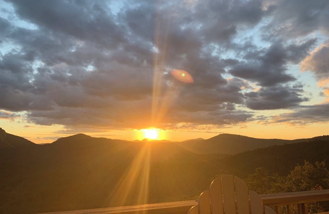 Eagle Eye - Floor to Ceiling Window Mountain Home!