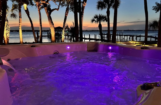 Eagle Harbour - Luxury Renovated Waterfront Home with private Dock