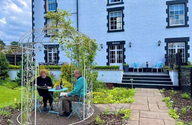 Eagle House- Award Winning B&B and Apartment