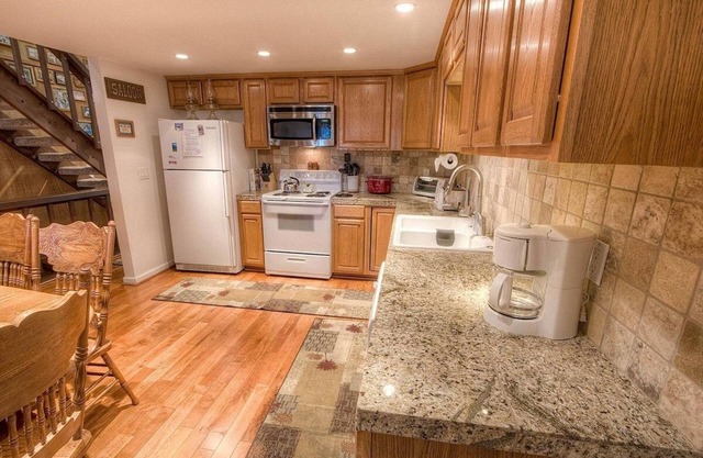 Eagle's Lake Retreat 4 Bedroom Condo by RedAwning