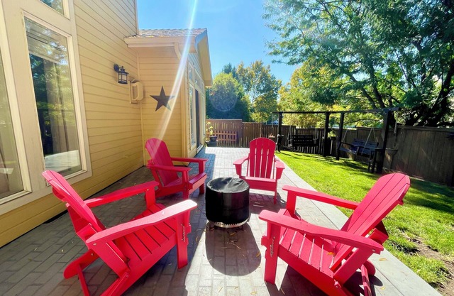 Eagle's Landing: Spacious 5BR Home w/Office, Dog Door & Nearby Family Park!