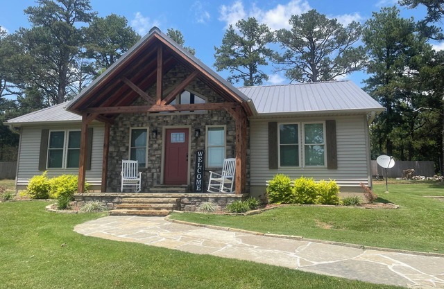 Eagle's Nest - Beautiful House close to boat launch and local attractions.