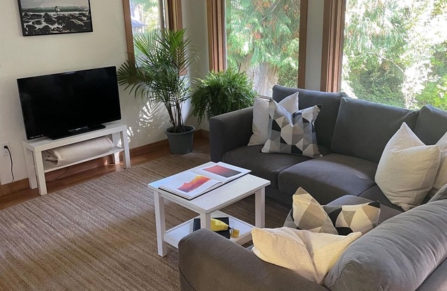 Eagle's Nest Suite-Inlet, Forest Views, Marina