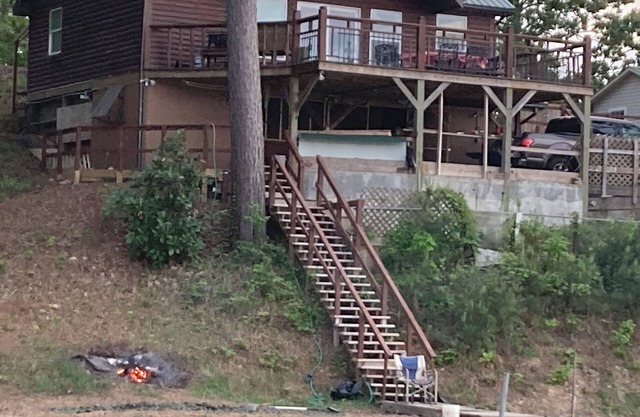 Eagles Nest at Six Mile, a cozy waterfront cabin overlooking Toledo Bend lake.