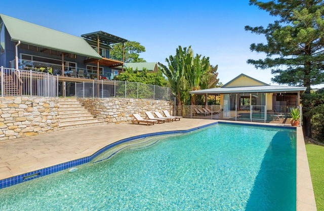Eagles Nest - best views in Byron