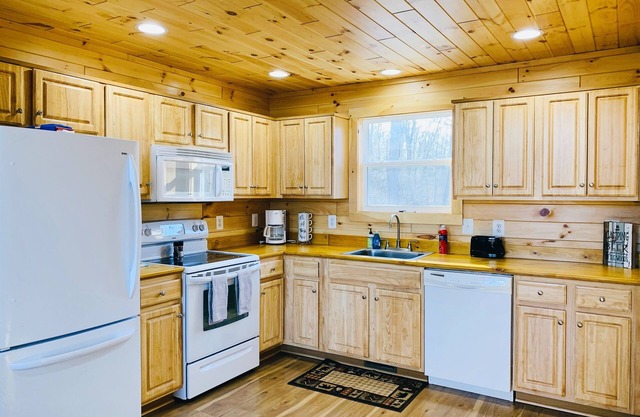 Eaglet Cabin near the Shenandoah River