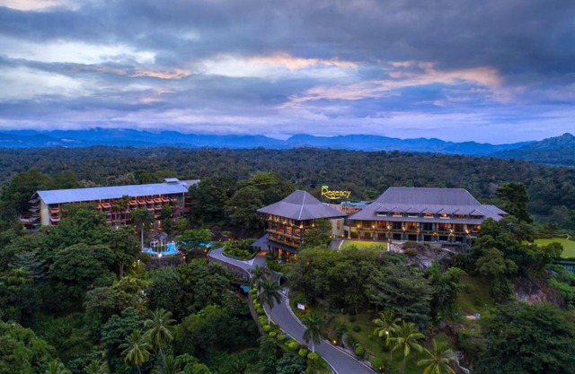 Earl's Regency Hotel