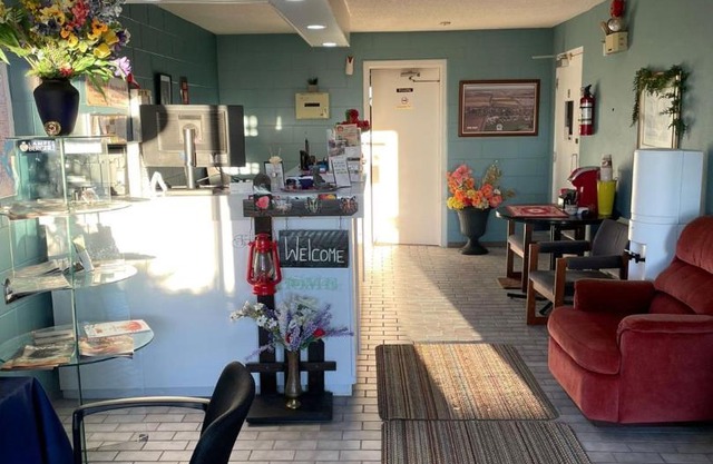 Earlton Motel