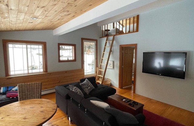 Early booking special for Xmas, MLK, and February break. Ski Mt Snow or Stratton