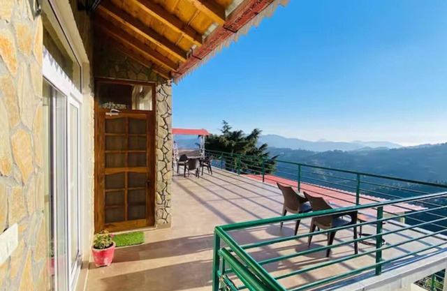 Earthview Stays - Colonel's Retreat , Mukteshwar : A serene Mountain escape .