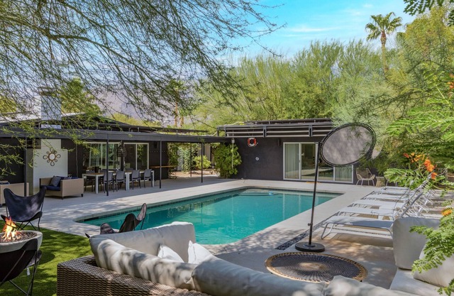 Earthy Mid-Century Luxury W/ Casita & Pool.