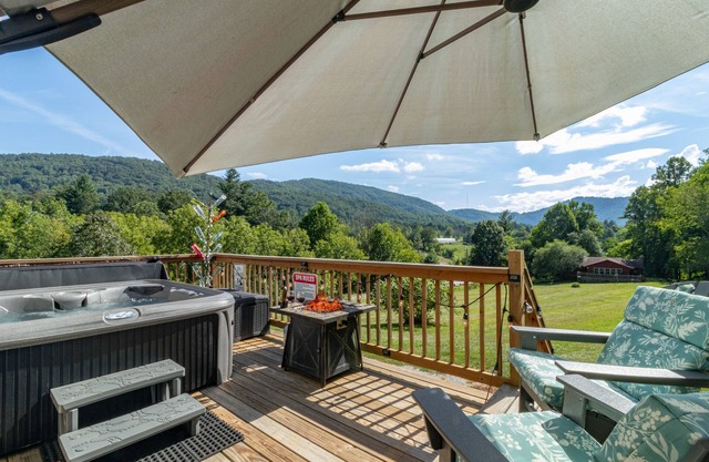 East Asheville - HotTub - Views - Fire Pit - Parkway - Hiking - Pets - Wi-Fi