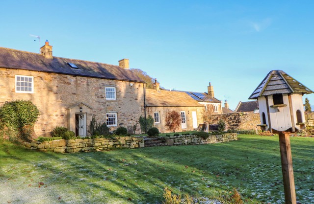 EAST FARM HOUSE, pet friendly, character holiday cottage in Humshaugh
