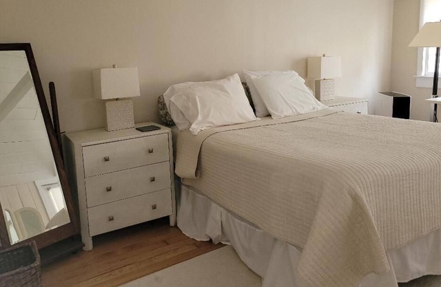 East Hampton Cottage Walk To Ocean