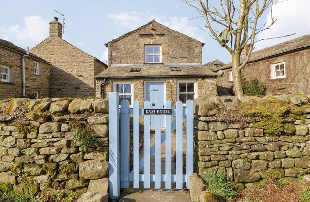 EAST HOUSE, family friendly, character holiday cottage in Hawes
