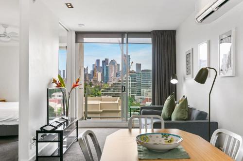 East Melb 2bed parking pet friendly