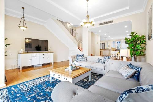 East Perth Luxury Waterfront Retreat