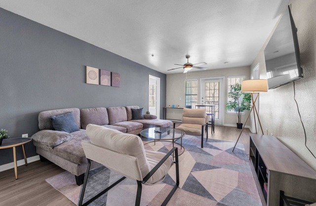 East Riverside Serenity: Spacious 4 BR/4 BA Haven