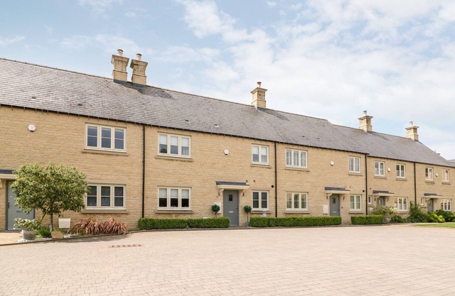 EAST VIEW, family friendly, with a garden in Stow-On-The-Wold