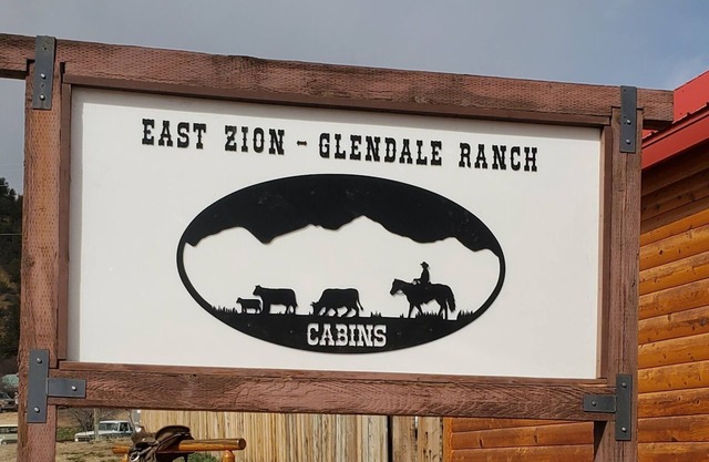 East Zion-Glendale Ranch Cabin 3