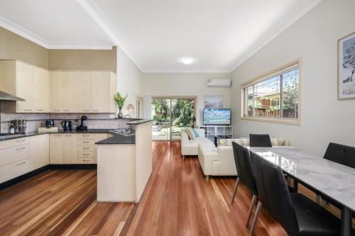 Eastwood Central, Walk to Station & Shops, Drive to Olympic