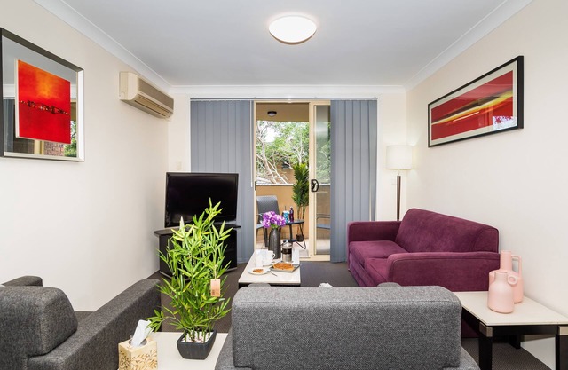 Eastwood Furnished Apartments - 2 Bedroom Apartment