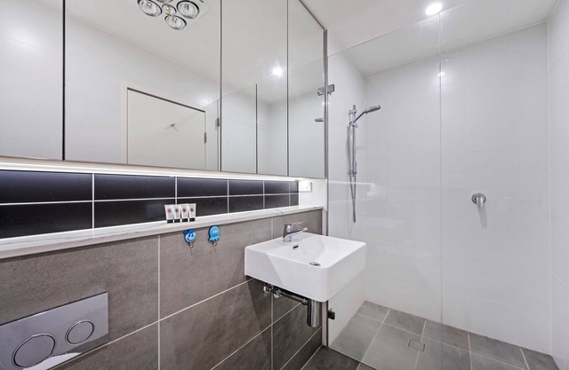 Eastwood Haven: Comfort & Style