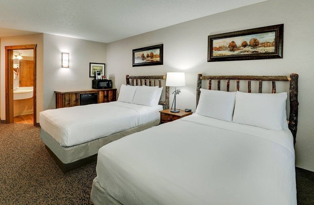 Easy Access to I-35! Deluxe 2 Double, Stoney Creek Johnston, Pool | 3 Units