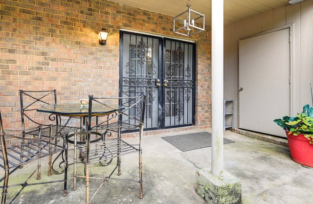Easy ATL Access: Suburban Home Base w/Patio