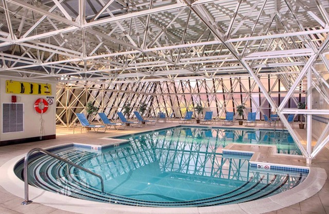 Easy Downtown Portland Access: Modern Hotel with Indoor Pool, Pets Are Allowed