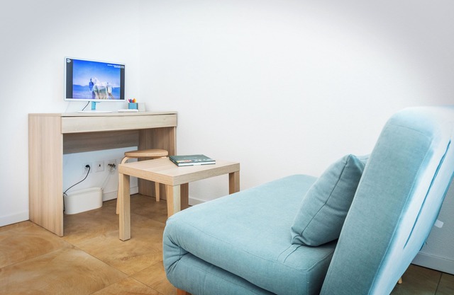 Easy flat vezia, indipendent entrance, free parking
