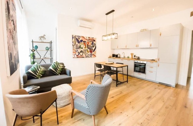 Easylife - Elegant and refined residence in the splendid Porta Venezia district.