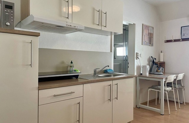 EasyStay#2 Cozy studio near the clinic, with Netflix, kitchen & bathroom