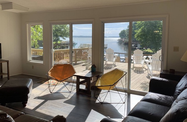 Eaton’s Ferry Ests-Cozy 3BR 2BA Lake Ft House-Main Lake View in Private Cove