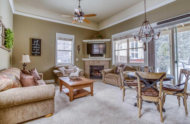Eazy Inn at Eagle Crest - Meredith Lodging