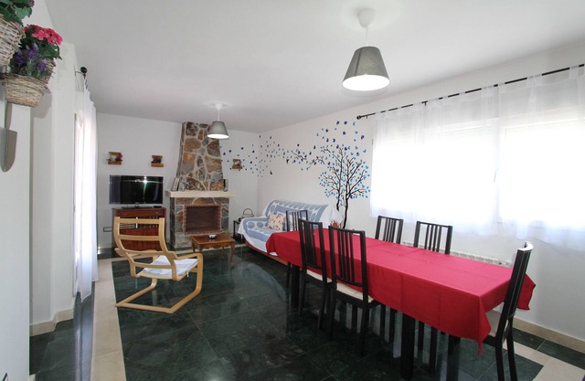Ebony Chalet. TuCasaTemporal