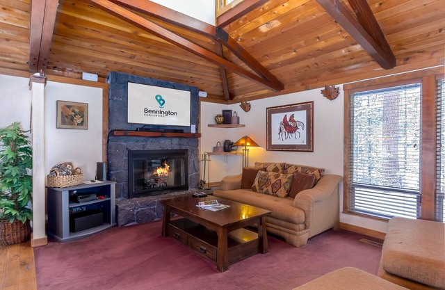 EBUT10 - Mountain Retreat w/2 Suites!, A/C, Cornhole