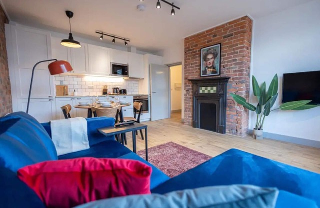 Eccles Library Three-Bedroom Stay by Sojo Stay