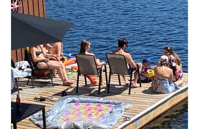 Echo Falls Cottage - Muskoka lakefront w/hot tub.