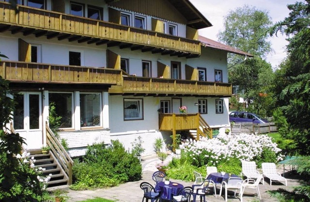 Eckstein/Gästehaus - Doppelzimmer Landhausstil, Dusche, WC, Balkon