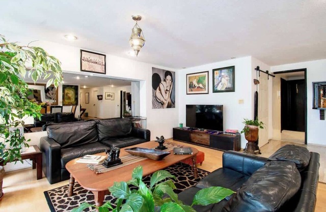 Eclectic Jungle: 4 stunning bedrooms in Polanco