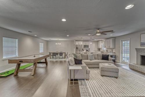 Eclectic Oasis- Pool - Air Hockey - Lake View