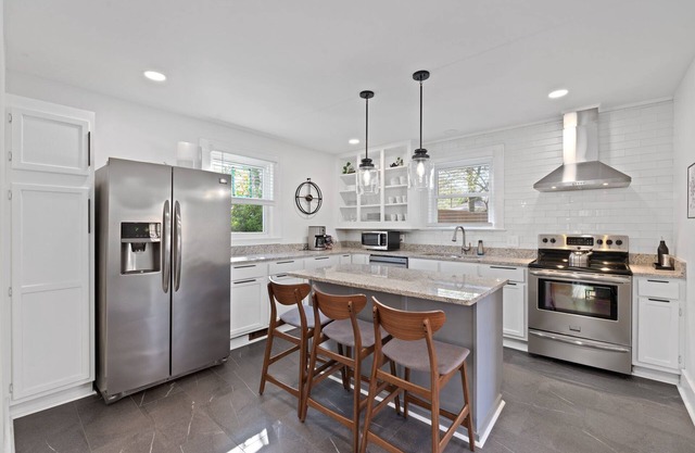 Eco-Chic Bungalow Near Downtown, Parks & Greenways
