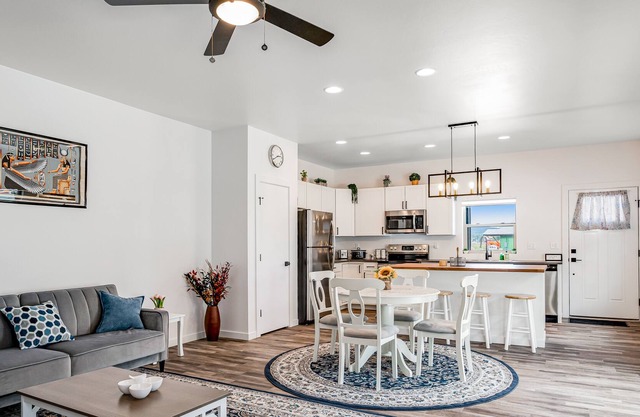 Eco-Friendly Home in a Lakefront Community - Walk to Dining & Shopping